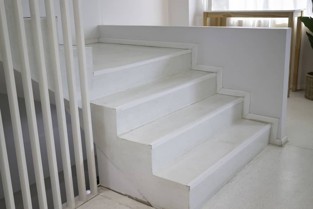 white-stairs-CFR Coloured concrete steps